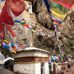 utan,dzang, prayer flags